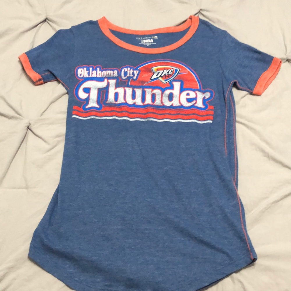 Super cute Oklahoma City Thunder T-shirt